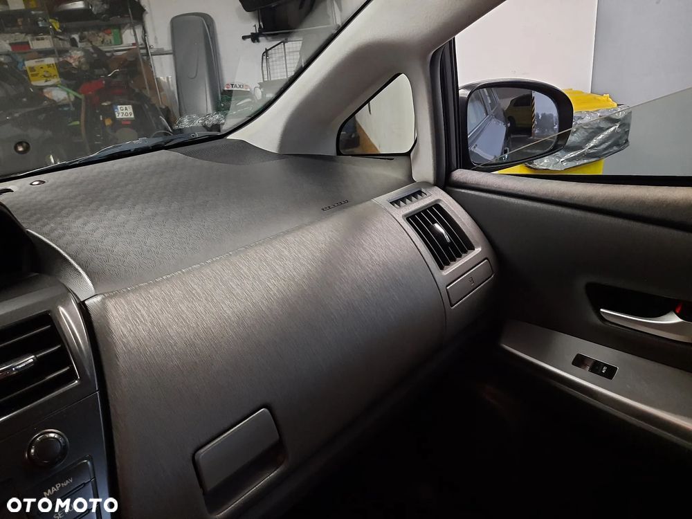 Toyota Prius+ (Hybrid) - 7