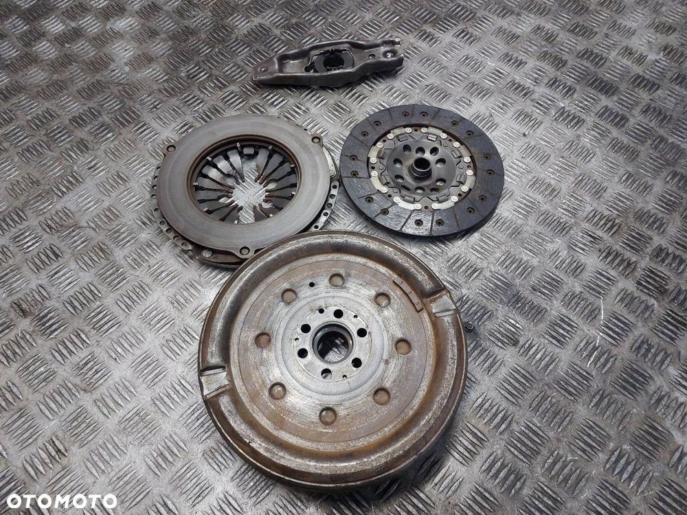 KOŁO DWUMASOWE + TARCZA + DOCISK + ŁOŻYSKO SKODA OCTAVIA I 1.9 TDI - 6