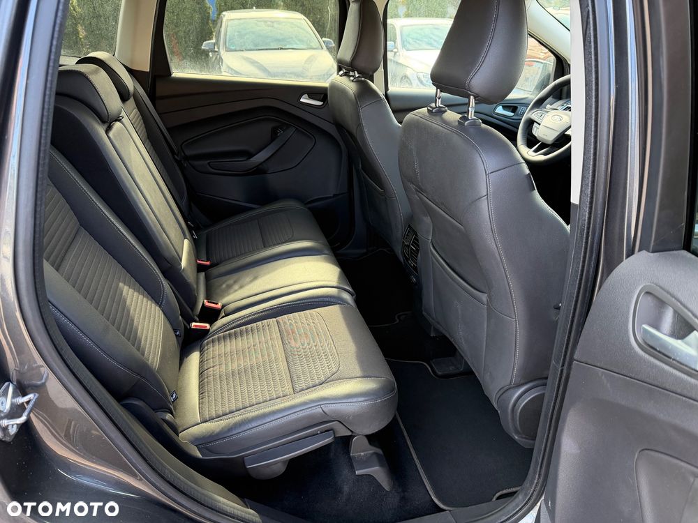 Ford Kuga 1.5 EcoBoost 2x4 Titanium - 32