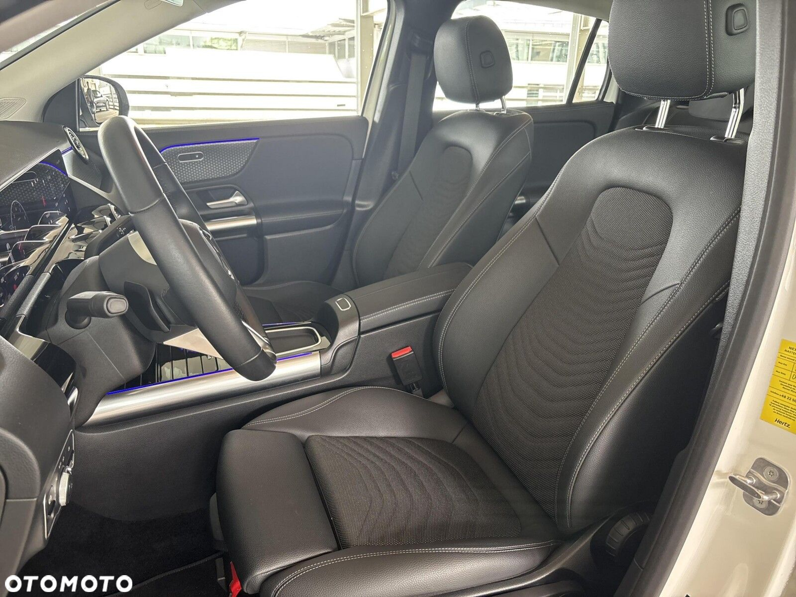 Mercedes-Benz GLA - 14