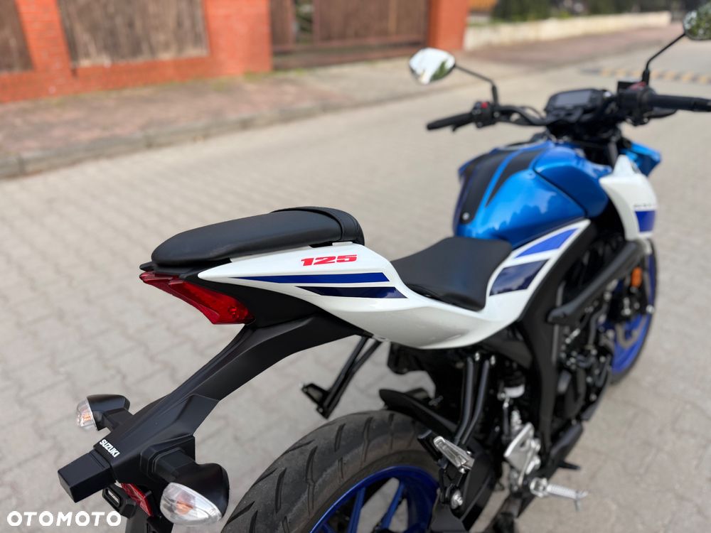 Suzuki GSX - 16