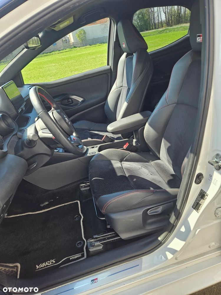Toyota Yaris Hybrid 1.5 GR Sport - 10