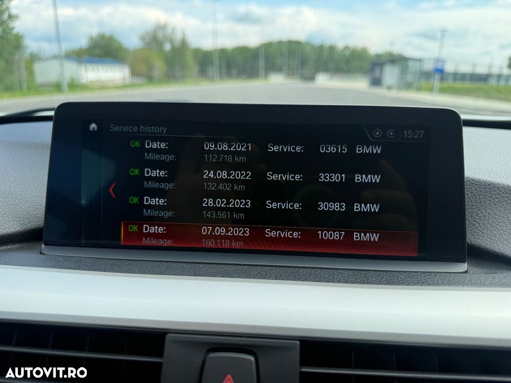 BMW Seria 3 320i Aut. Sport Line - 29
