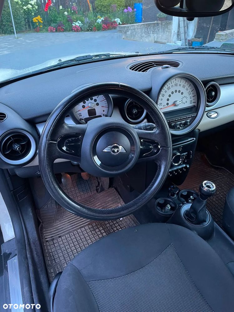 MINI Cooper Standard - 8