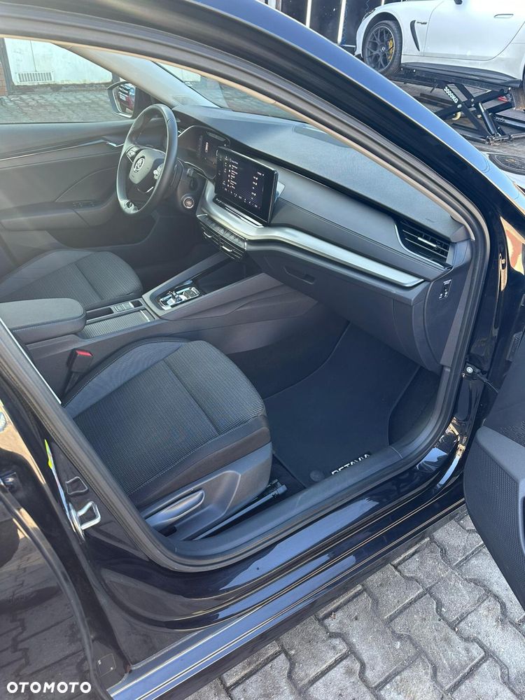 Skoda Octavia 2.0 TDI DSG First Edition - 10