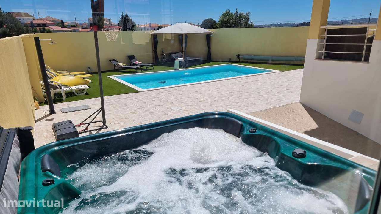 Moradia T4 com Piscina, Jacuzzi e Garagem | Sintra - Grande imagem: 3/24