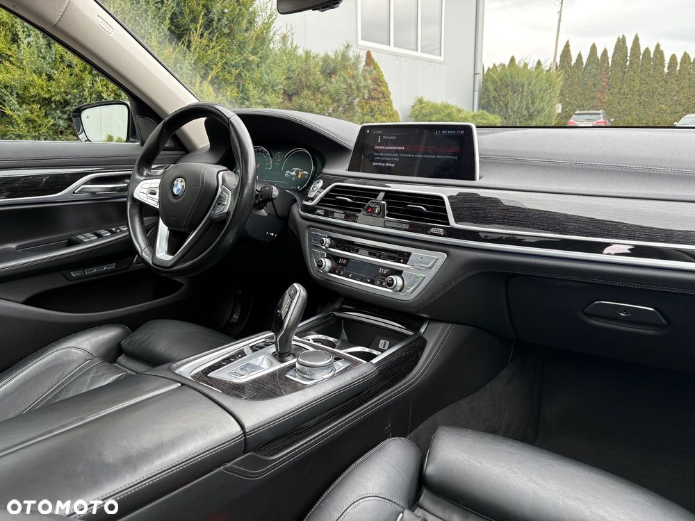 BMW Seria 7 750Li Edition Exclusive - 10