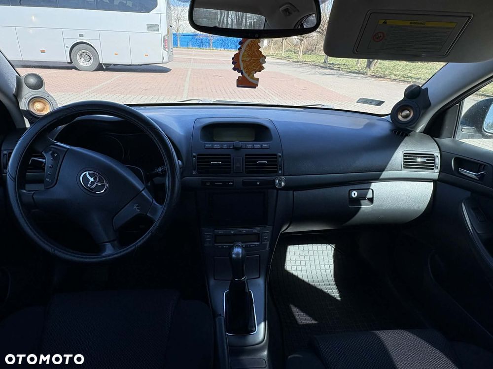 Toyota Avensis 2.0 VVT-i Executive - 4