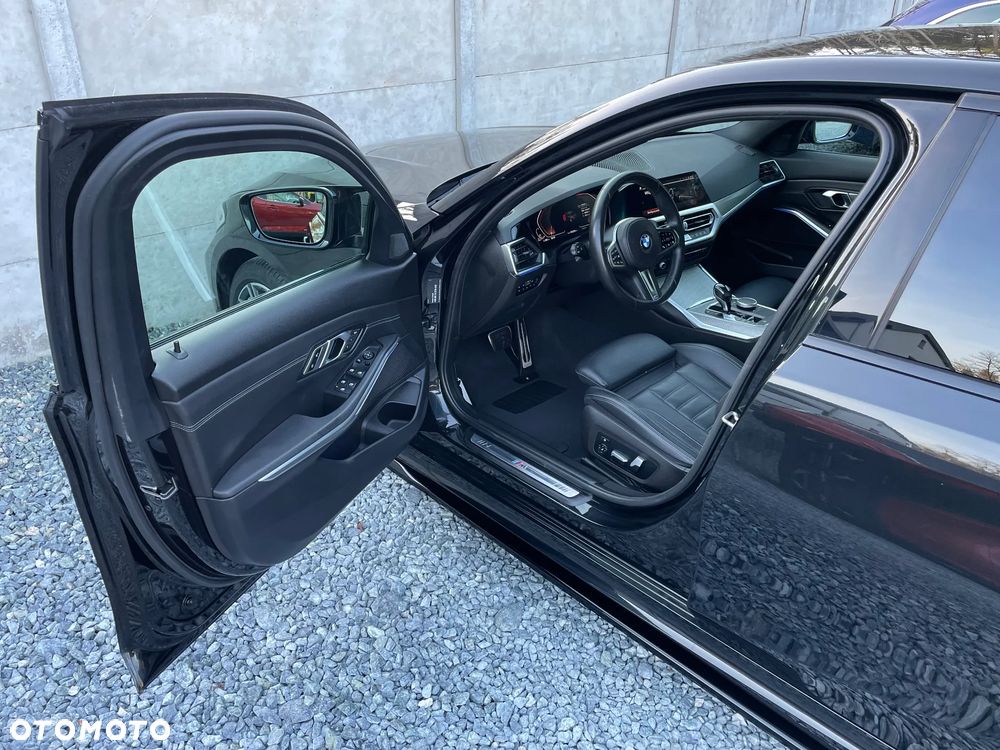 BMW Seria 3 320d xDrive M Sport Shadow - 12