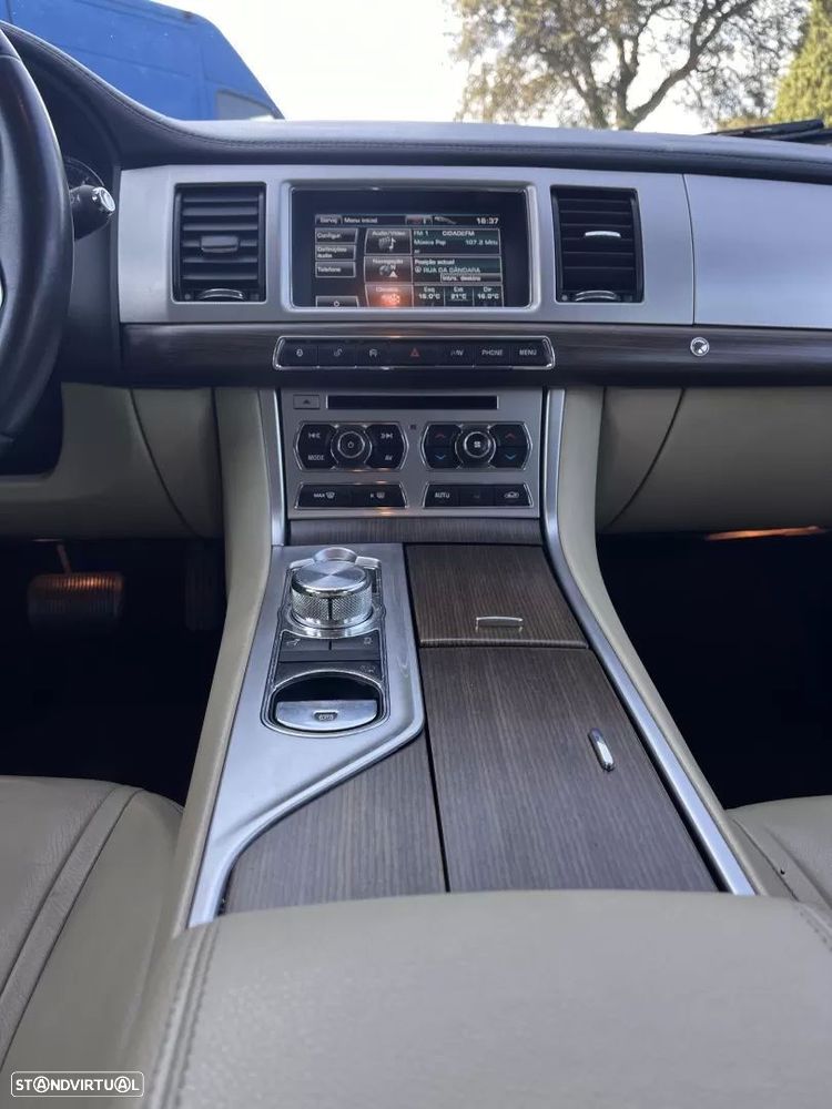 Jaguar XF Sportbrake - 17