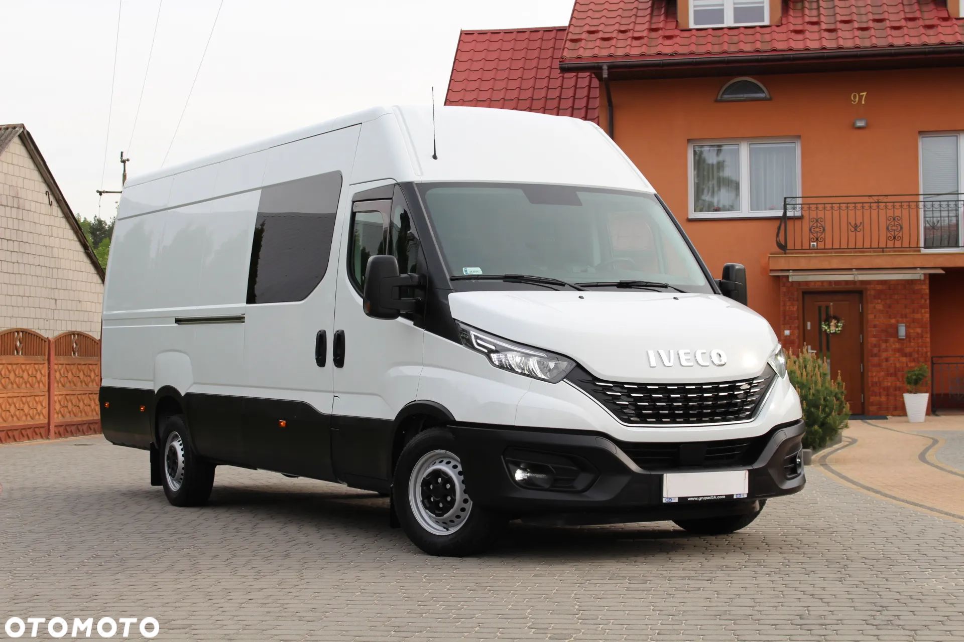 Iveco DAILY 35S18 / 3.0 180KM / AUTOMAT / POLSKI SALON / NISKI PRZEBIEG / SWIATŁA LED / DOKA / BRYGADÓWKA / JAK NOWY !!! - 1