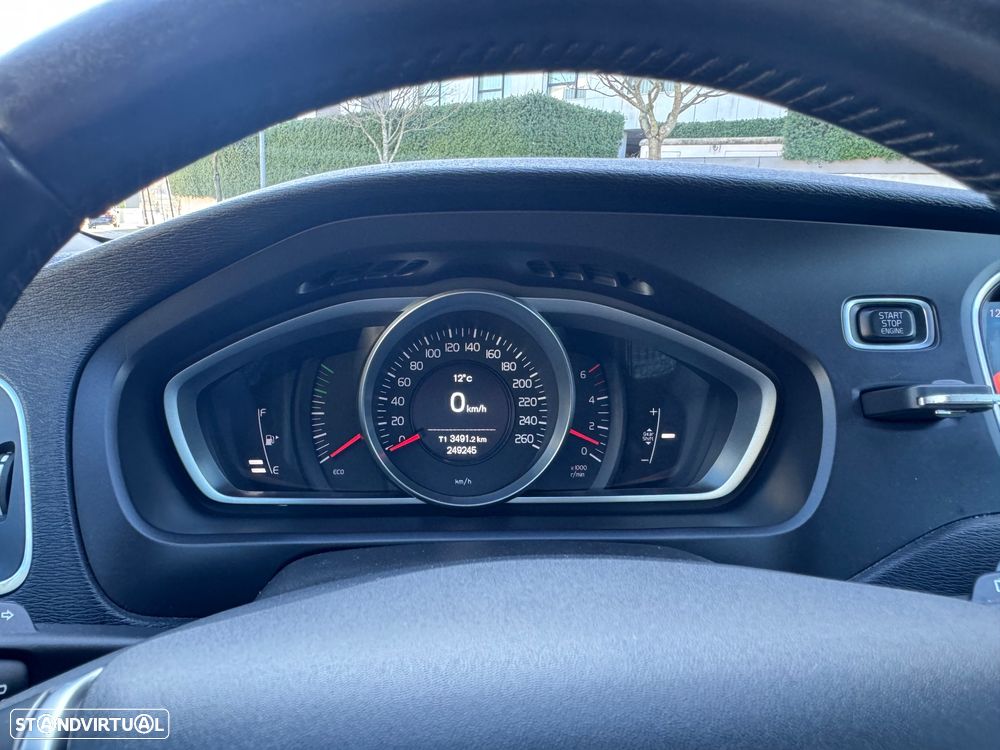 Volvo V40 2.0 D3 Momentum - 25