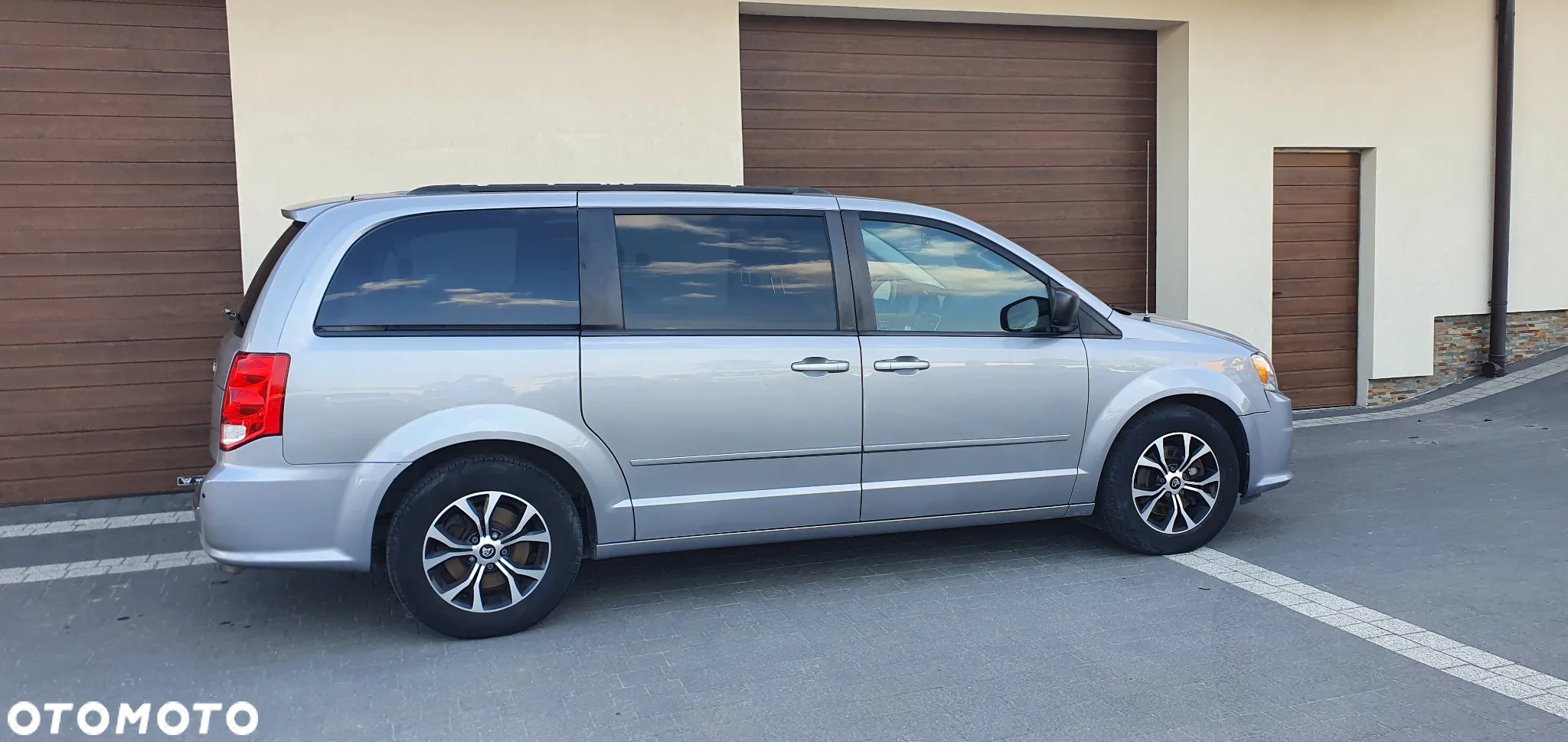 Dodge Grand Caravan - 5