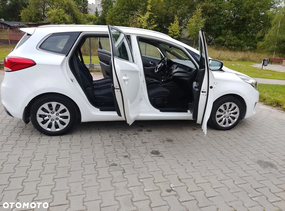 Kia Carens - 16