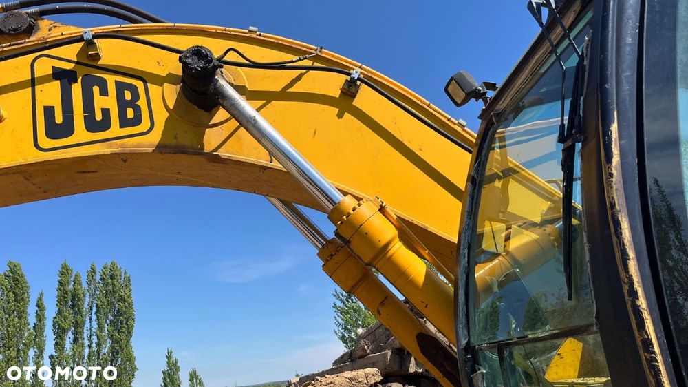 JCB Js 220 - 30