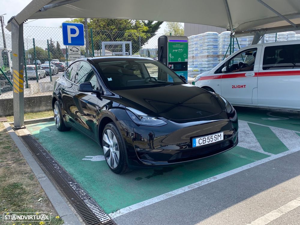 Tesla Model Y Long Range Dual Motor AWD - 28