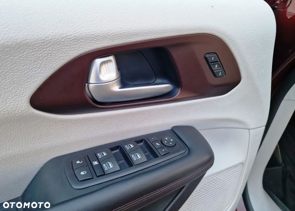 Chrysler Pacifica - 14