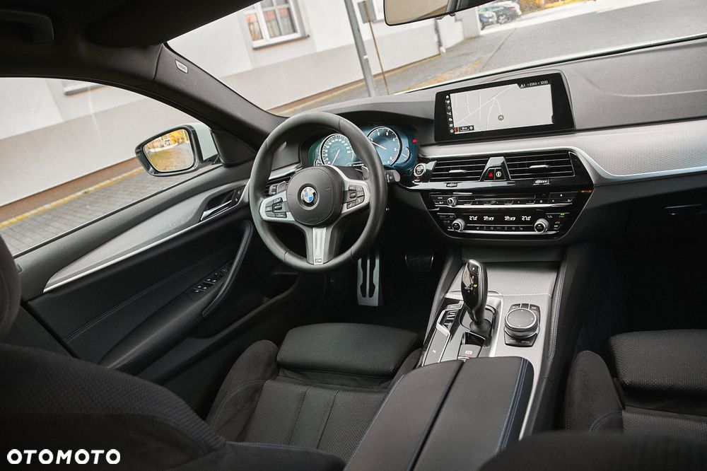 BMW Seria 5 520d xDrive M Sport sport - 32