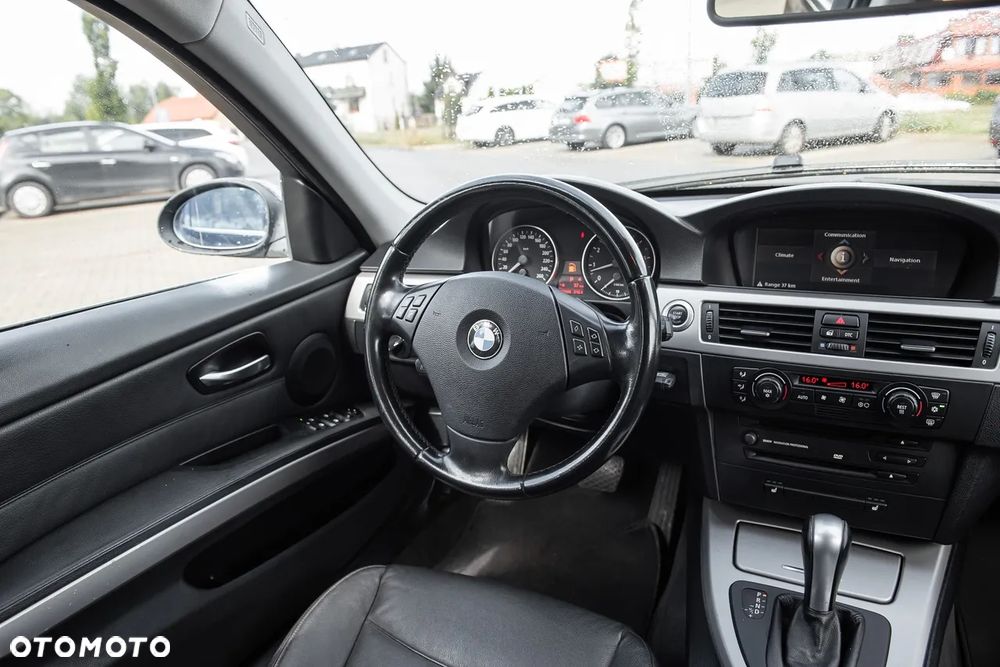 BMW Seria 3 330i - 22