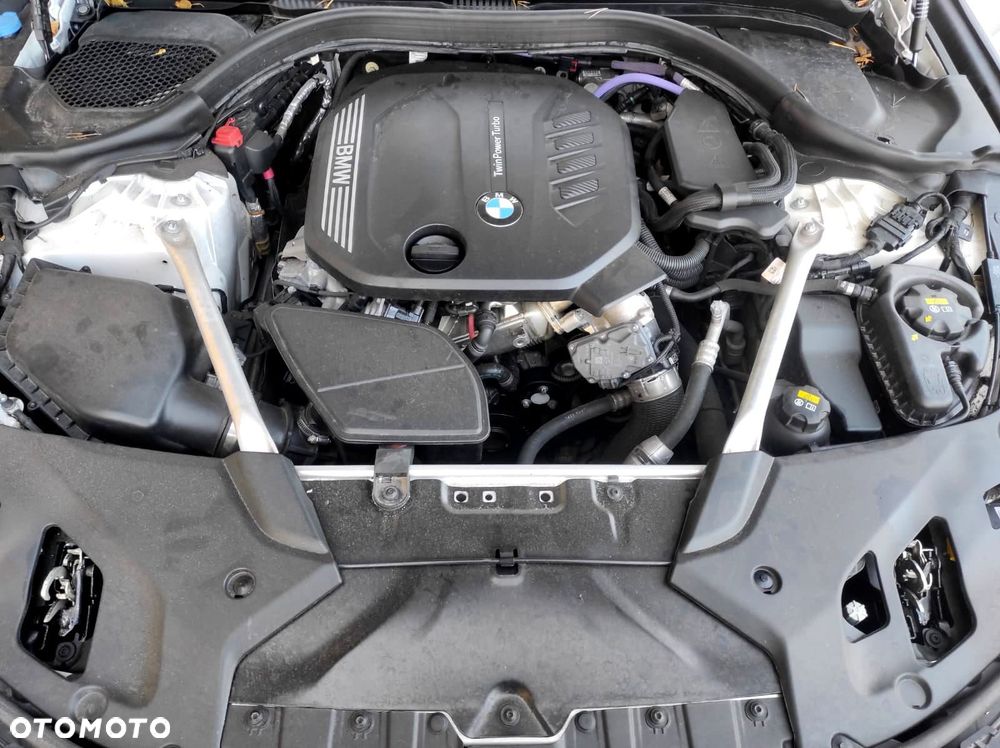 BMW Seria 5 520d xDrive - 24