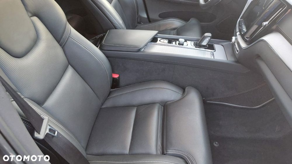 Volvo XC 60 B5 D AWD R-Design - 17