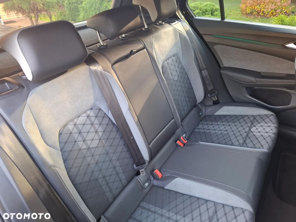 Volkswagen Golf 2024