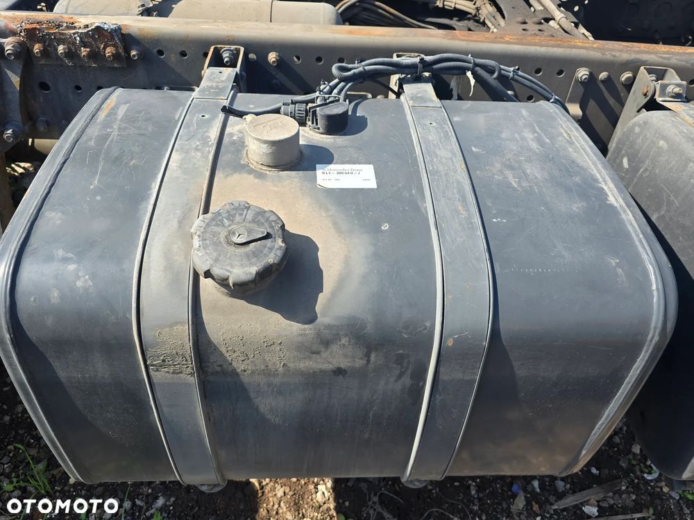 Zbiornik Paliwa Mercedes Axor 300L z łapami - 1