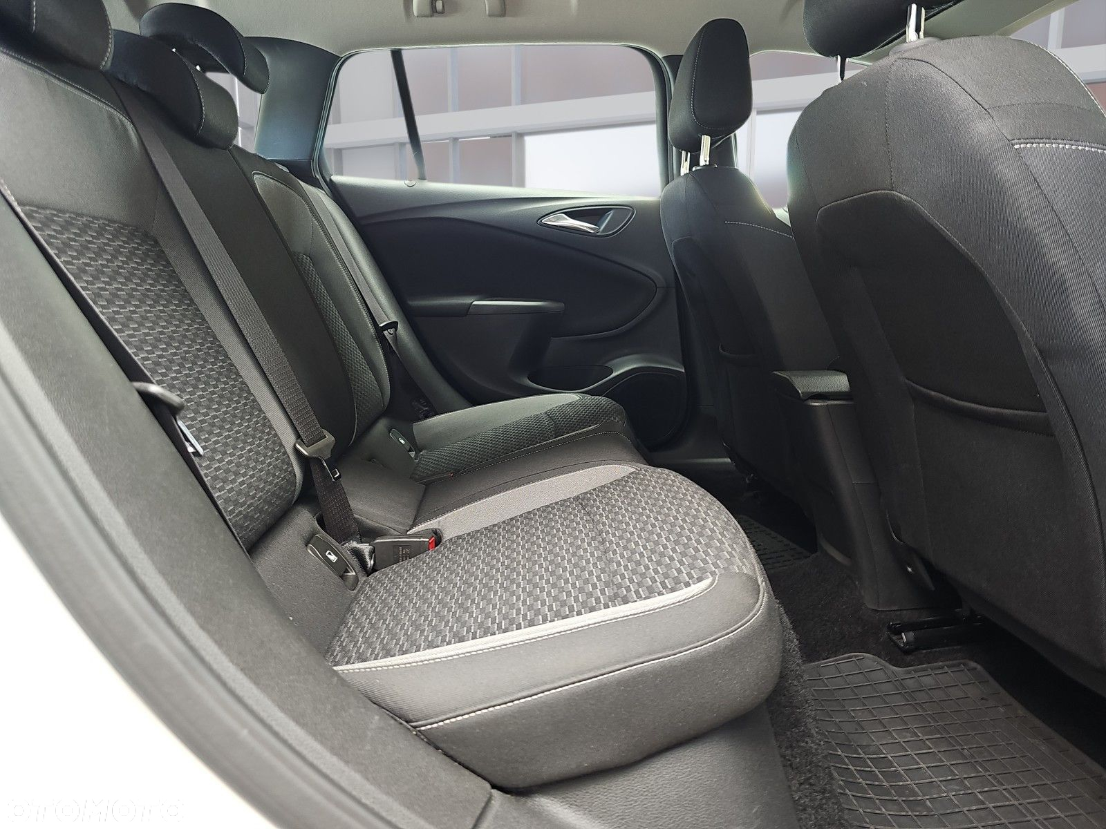 Opel Astra V 1.5 CDTI Edition S&S - 18