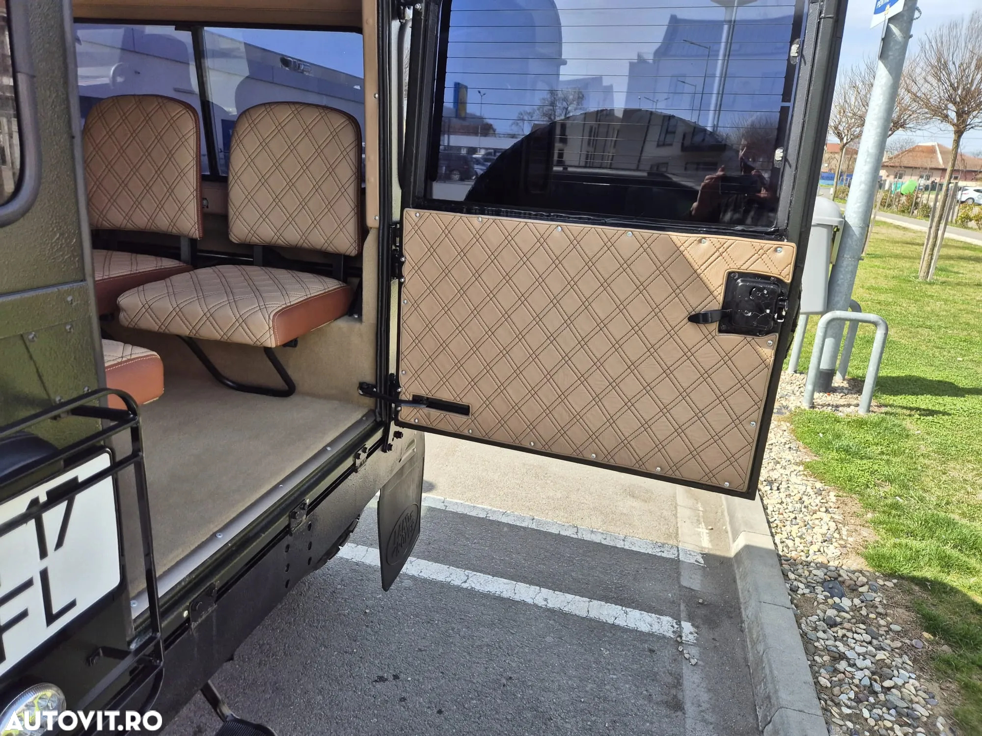Land Rover Defender 90 County SW - 10