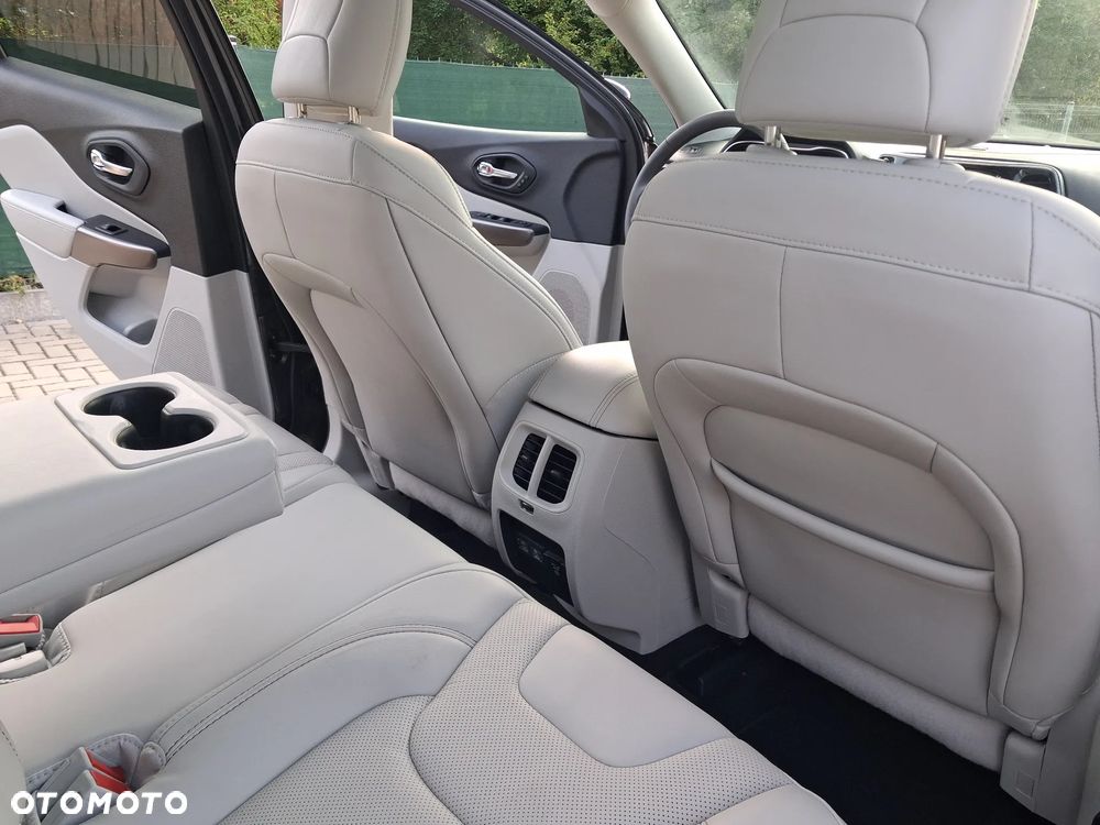 Jeep Cherokee - 22