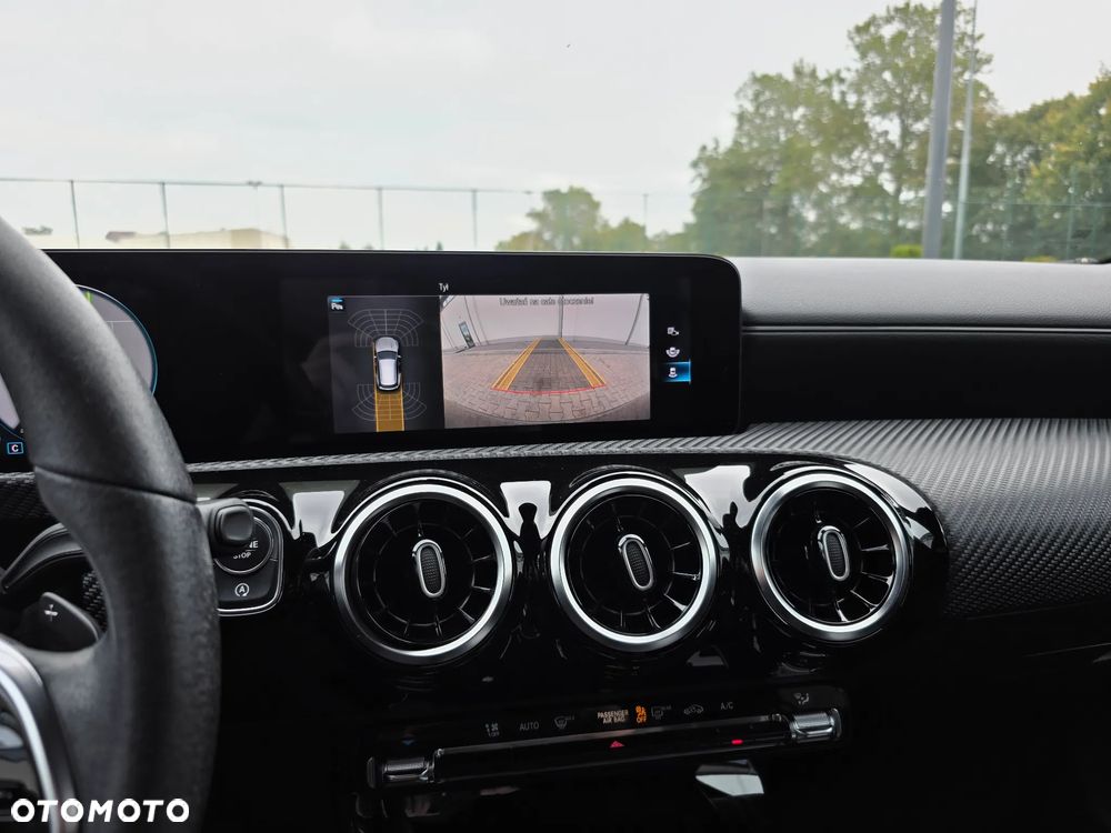 Mercedes-Benz CLA 180 d Shooting Brake 7G-DCT - 33