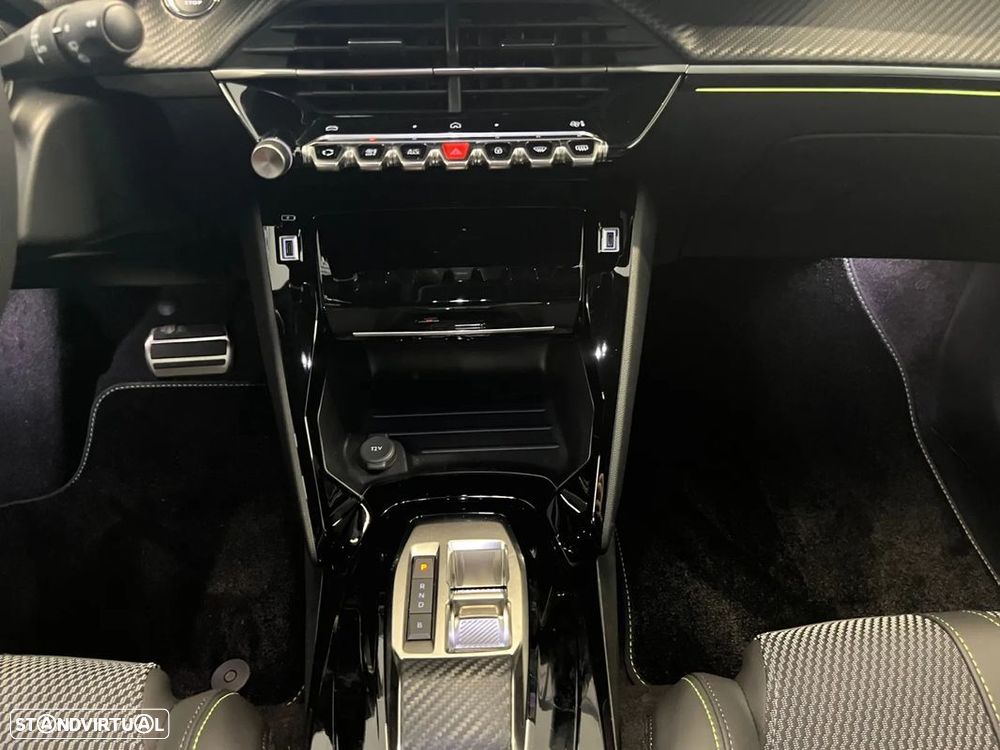 Peugeot e-2008 54 kWh GT - 11