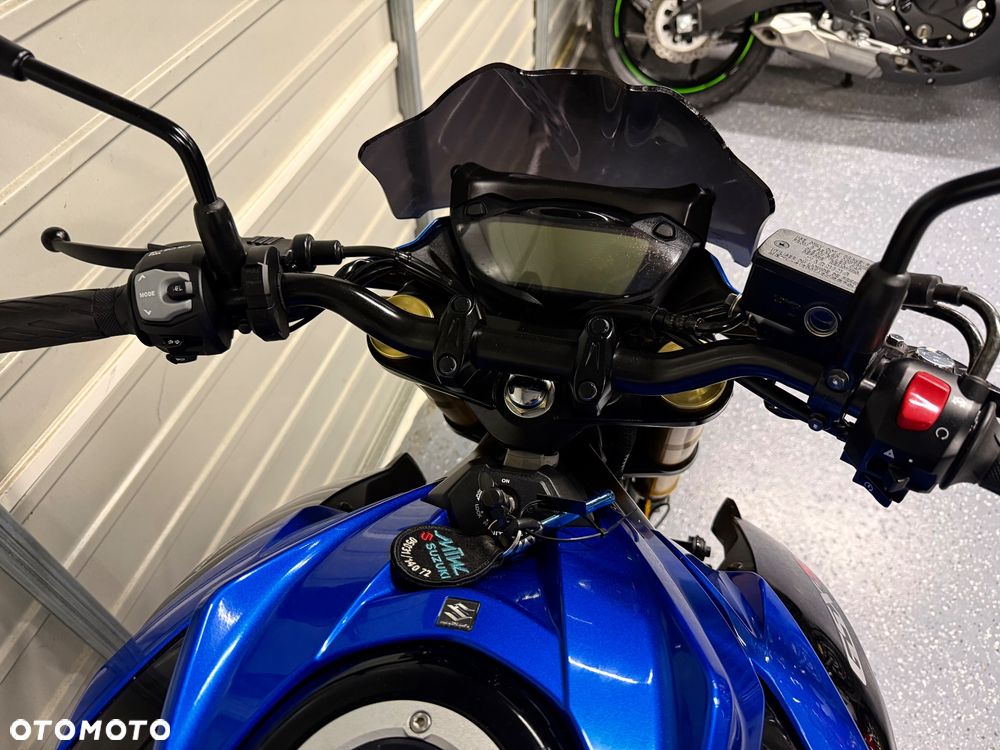 Suzuki GSX - 10