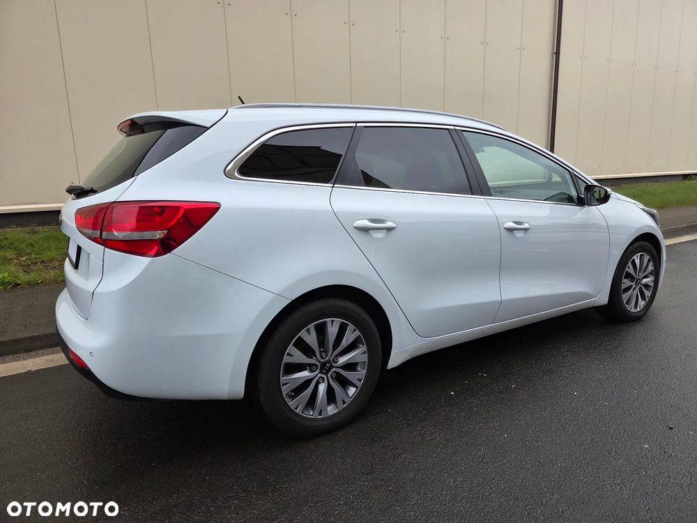 Kia Ceed 1.6 GDI Dream Team Edition - 8