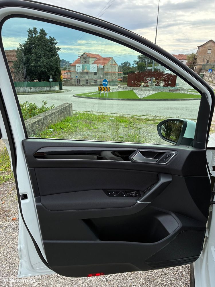 VW Touran 1.6 TDI R-Line - 9
