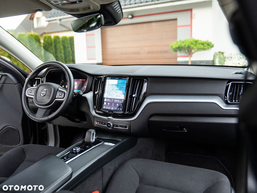 Volvo XC 60 B4 D AWD Geartronic Momentum Pro - 39