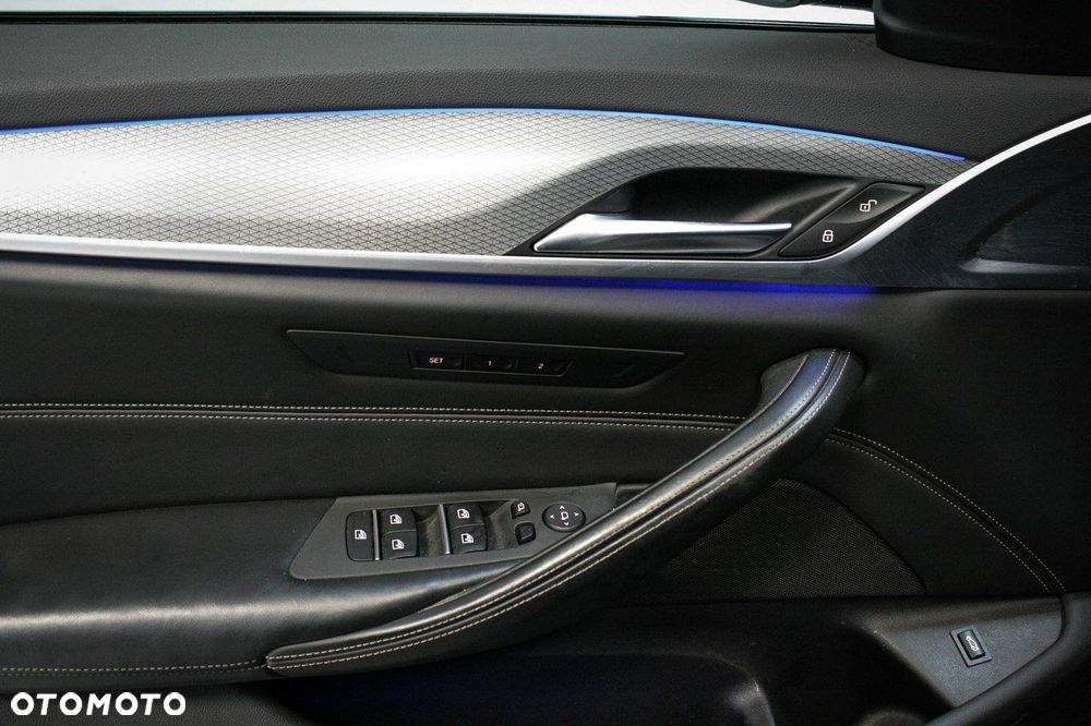 BMW Seria 5 520d M Sport - 13