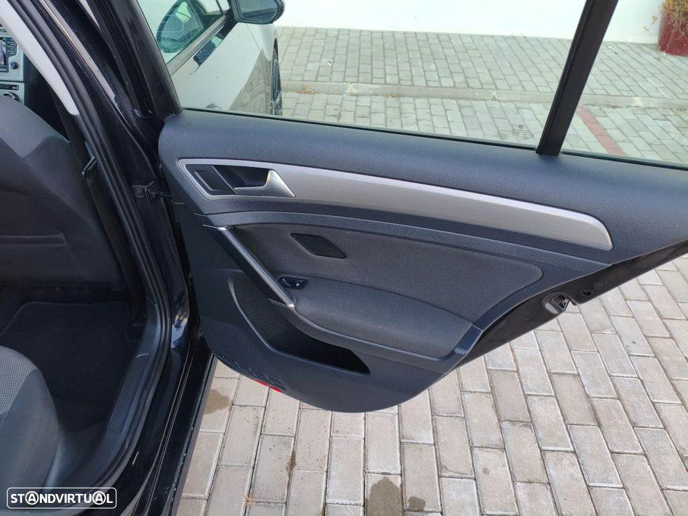VW Golf 1.6 TDi R-Line - 27