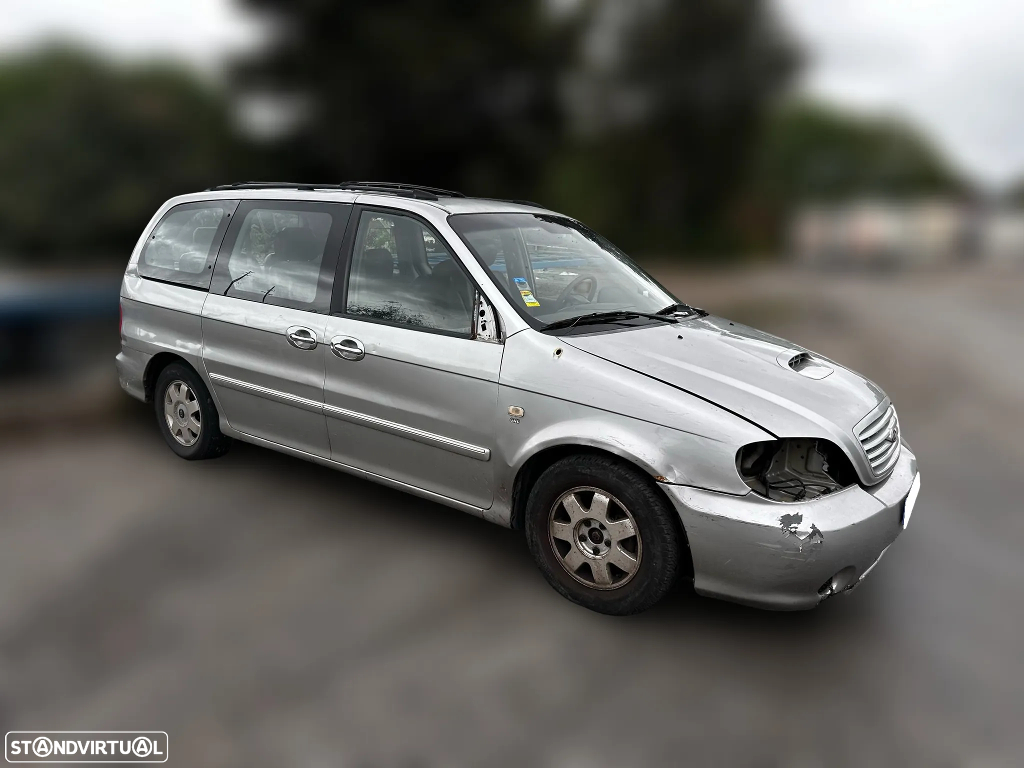 Kia Carnival II 2.9 CRDI 7 Lug de 2003 para peças - 4