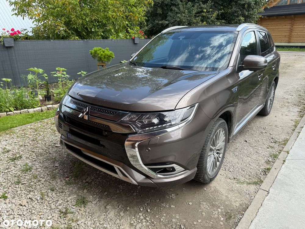Mitsubishi Outlander - 3