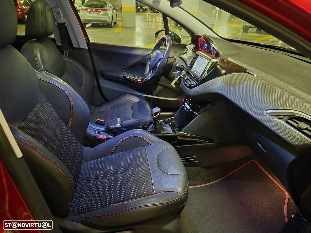 Peugeot 2008 1.6 BlueHDi GT Line - 41