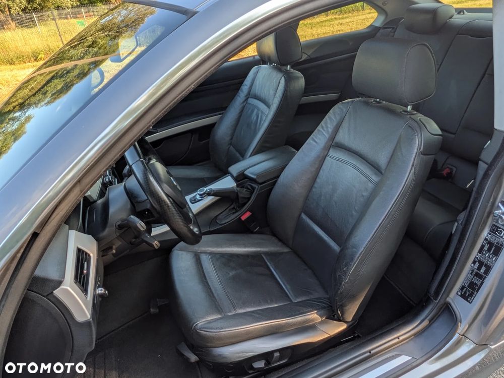 BMW Seria 3 325i - 37