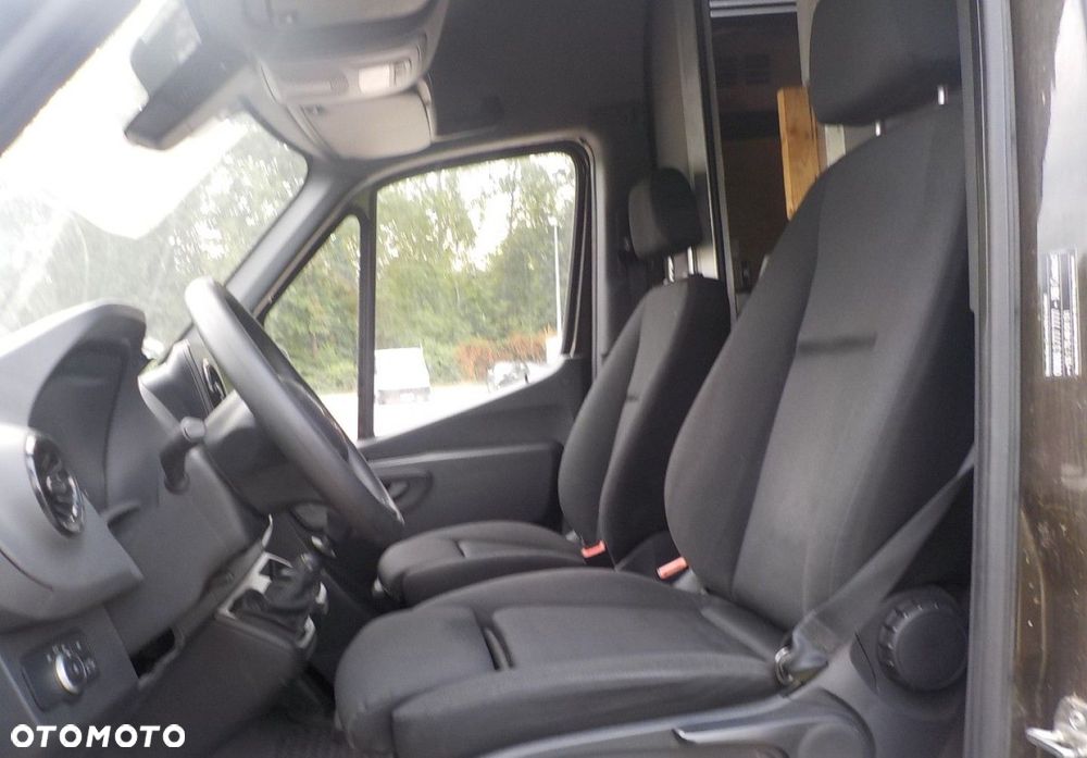 Mercedes-Benz Sprinter - 26