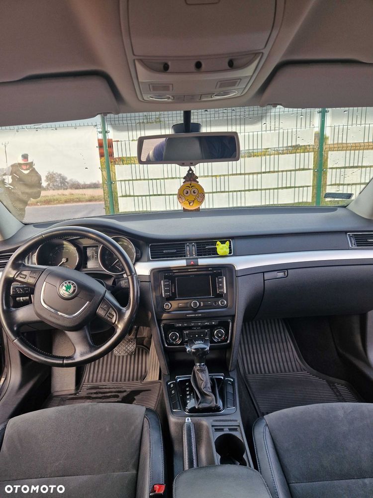 Skoda Superb 2012 photo 3