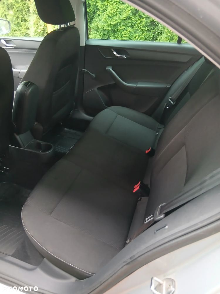 Skoda RAPID - 16