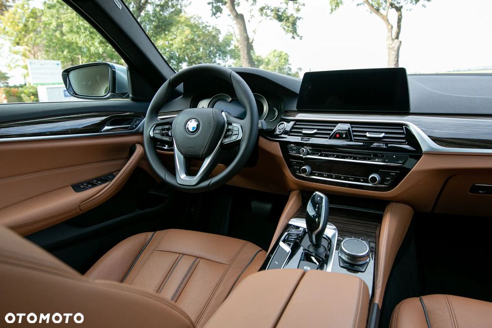 BMW Seria 5 530i Luxury Line - 33