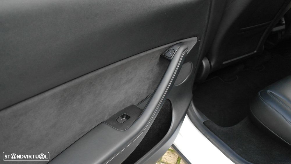 Tesla Model Y Long Range Tração Integral - 22