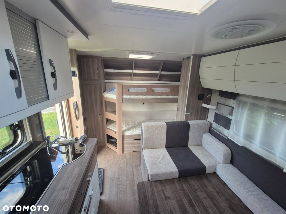 Hobby 560 KMFe Excellent Edition instalacja off-grid 230V Duo-Control - 12