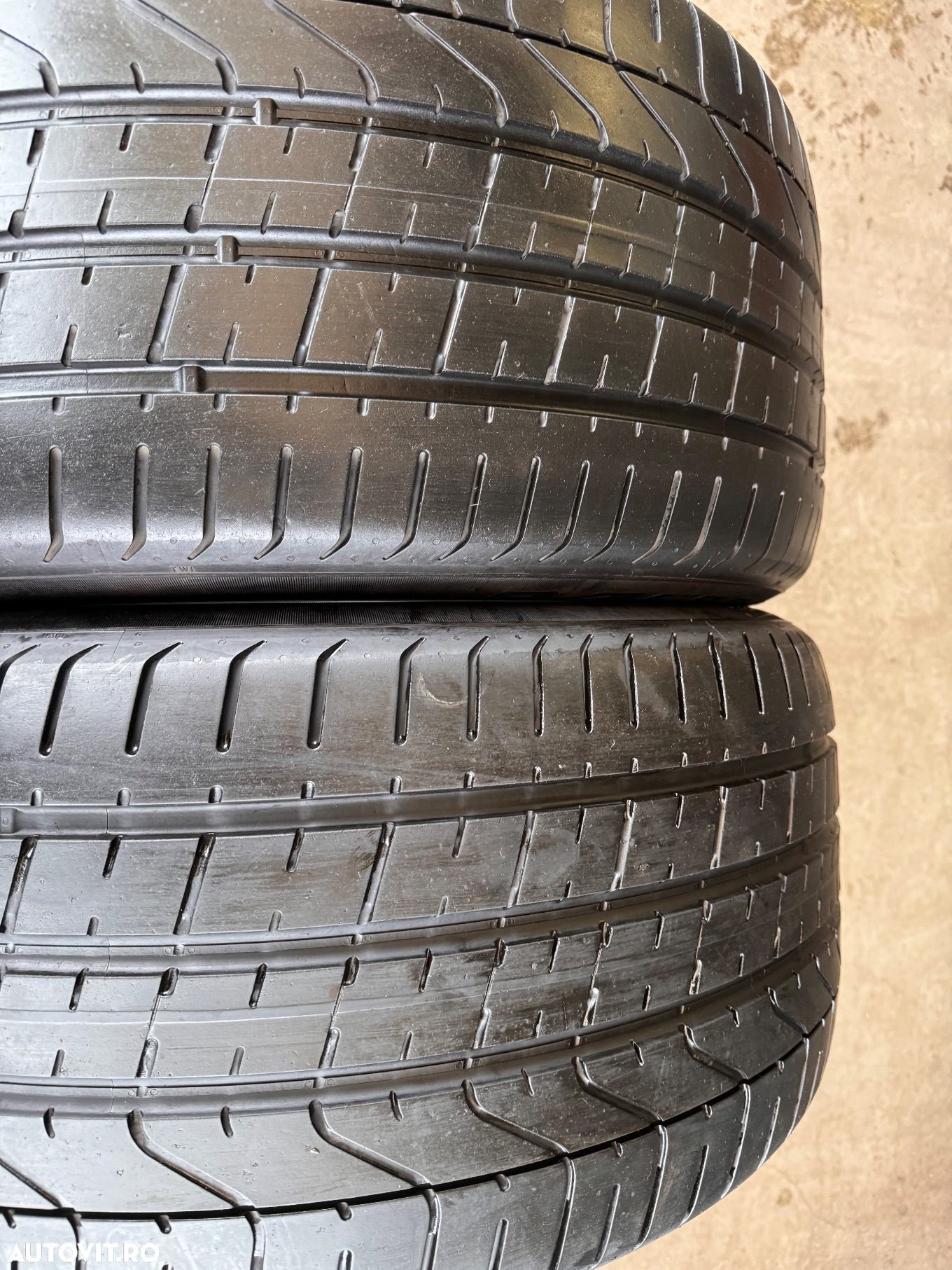 Vând 2 anvelope 305/40/20 Pirelli de vară foarte bune - 2