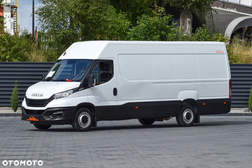 Iveco DAILY MAXI 35S16 / 2.3 - 160 KM / AUTOMAT HI-MATIC / NOWY MODEL / 3 OSOBY / DOSTAWCZE / BLASZAK / KLIMA / 2023 / SERWISOWANY / SPROWADZONY Z NIEMIEC - 1